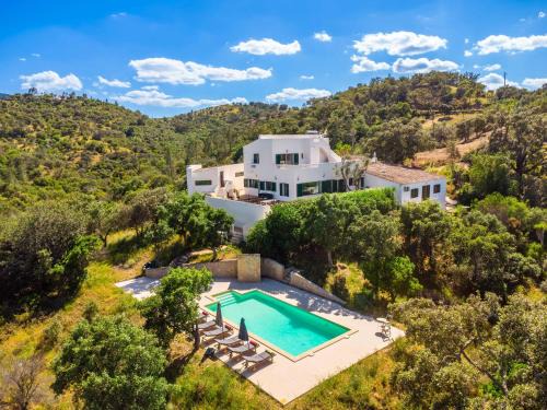 Corte Vidreiro Villa | Villa Eiras Altas by Portucasa