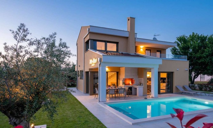Vrvari Villa | Villa Elena Porec with swimming pool, 3 km from the sea