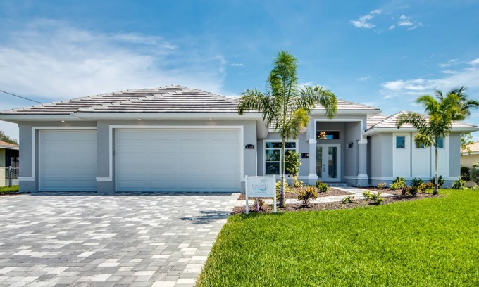 Caloosahatchee Villa | Villa Endless Summer - modern, south facing, incl. kayak, SUP, tube, for boaters