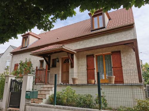Tremblay-en-France House | Villa entière proche Aéroport CDG Disney Astérix Parc Expositions