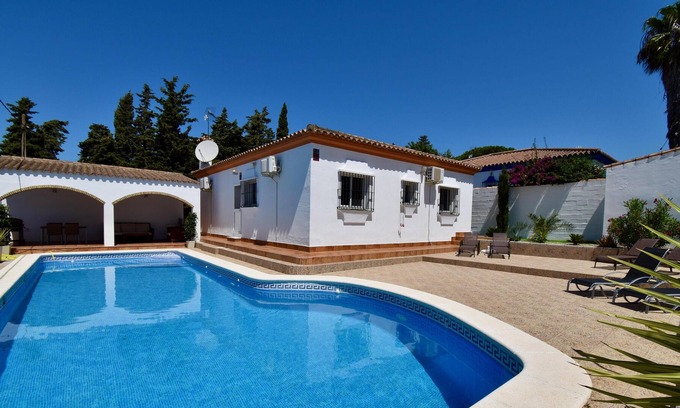 Los Franceses-la Vega Villa | Villa with private pool and great location to explore Cádiz area