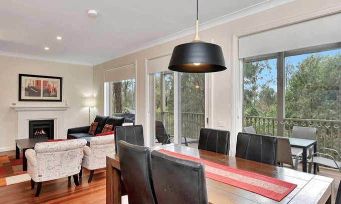 Pokolbin Villa | Villa Executive 2br Cypress Resort Condo located within Cypress Lakes Resort (nothing is more centra