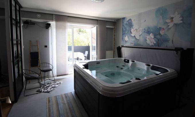 Saint-Maurice Villa | Villa FABY with Jacuzzi in Saint Maurice