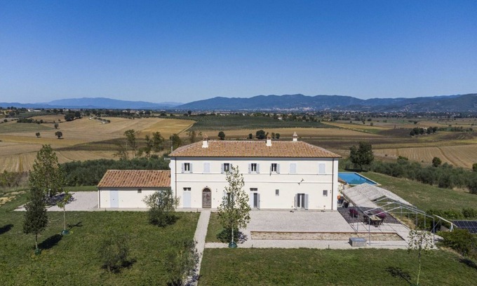 Cortona Villa | Villa Farneta by MMega