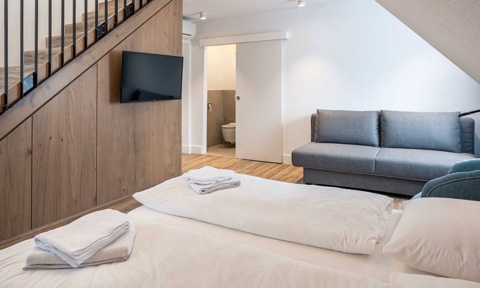 Elisabeth-Vorstadt Bed & Breakfast | Villa Flöckner