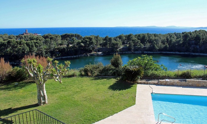 Le Dramont Villa | Villa for 13 people, swimming pool 6x12, panoramic sea view, 200m from the beach