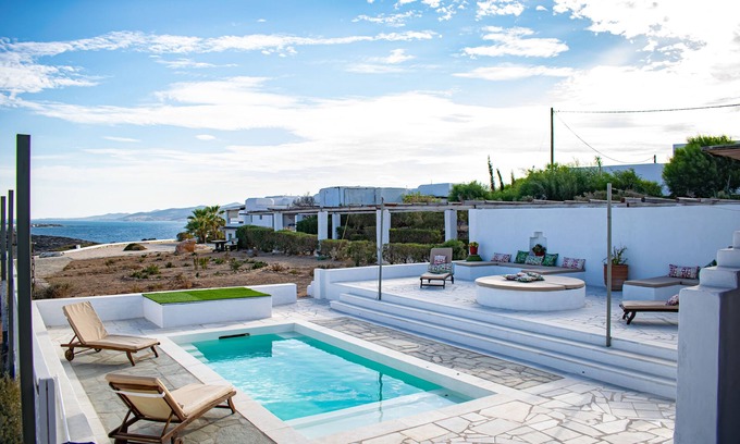 Nea Cryssi Akti Villa | Villa for 6 guests with private pool! In Agia Irini - walking distance to beach!