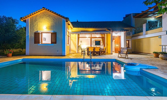 Neromilos Villa | Villa for 6 p. with private pool 400 m from the sea