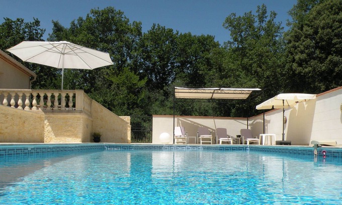 Saint-Quentin-la-Poterie Villa | Villa in a corner of nature