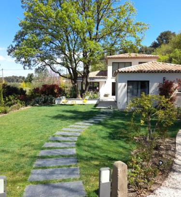 Bouc-Bel-Air Bed & Breakfast | Villa Francine