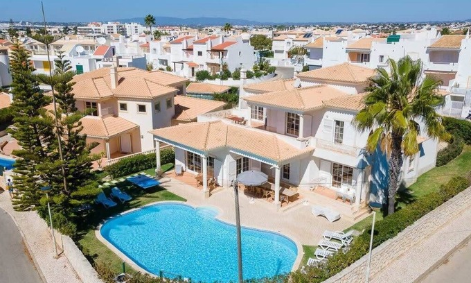 Castelo Villa | Villa Gale Grande - bright airy property with a private pool