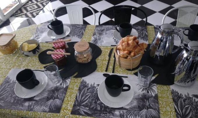 Saint-Paul Bed & Breakfast | VILLA GARRIGA: Double Room - Mountain View