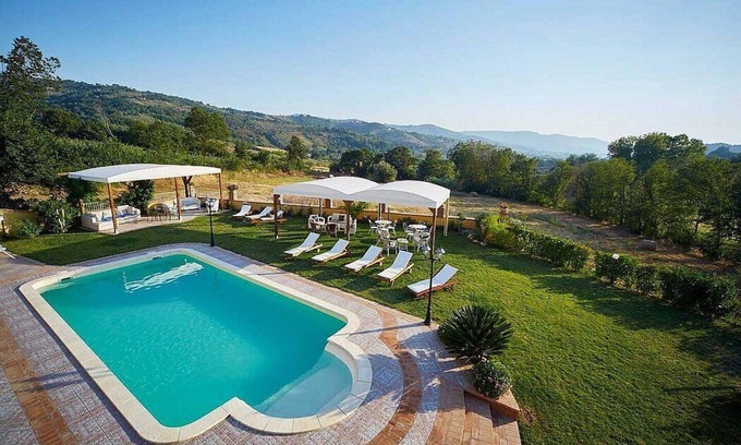 Giungano House | Villa Giuncalia B: A welcoming apartment surrounded by the greenery, with Free WI-FI.