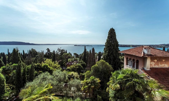 Gardone Riviera Apartment | Villa Glicine with Lake view