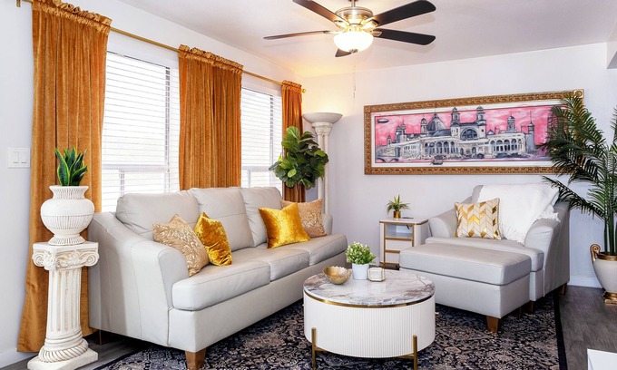 Tempe Villa | ~Villa Golden~ Centrally located, King Bed!