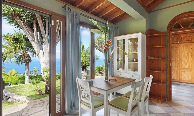 Tijarafe Villa | Villa 'Gorgonia' with Sea View, Private Garden and Wi-Fi