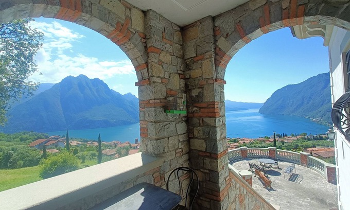 Riva di Solto Villa | Villa Hélène Apt2