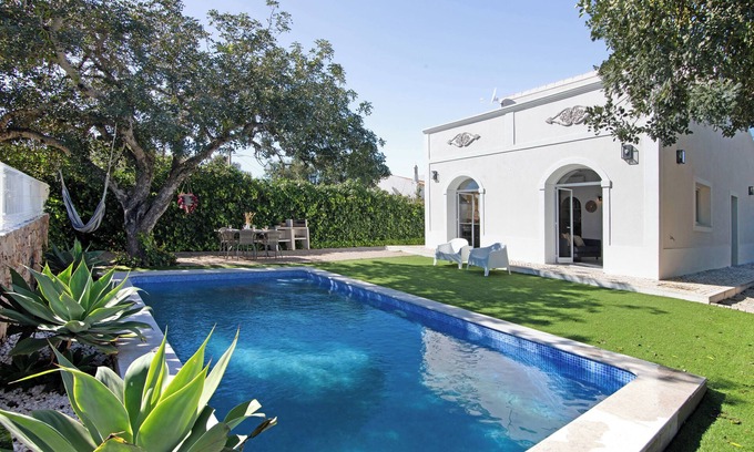 Medronhal Villa | Villa 'Herdeiro' with Sea View, Wi-Fi and Air Conditioning