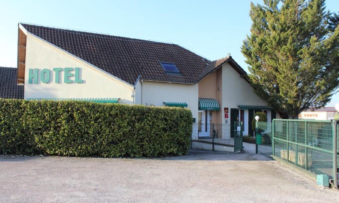 Saint-Andre-les-Vergers Hotel | Villa Hotel