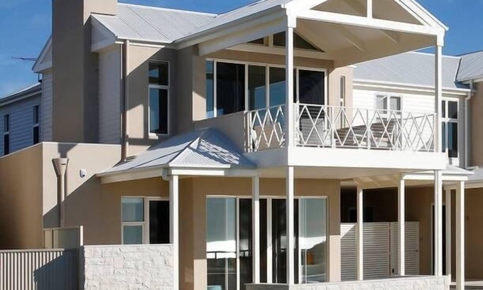 Aldinga Beach Villa | Villa Ida, Aldinga Beach Getaways. Esplanade property with sweeping ocean views