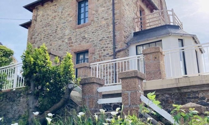 Perros-Guirec House | Villa ideally located in Perros-Guirec between town and beaches