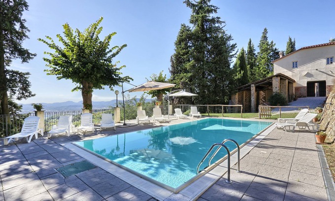 San Pietro a Marcigliano Villa | Villa Il Cipresso - view and pool