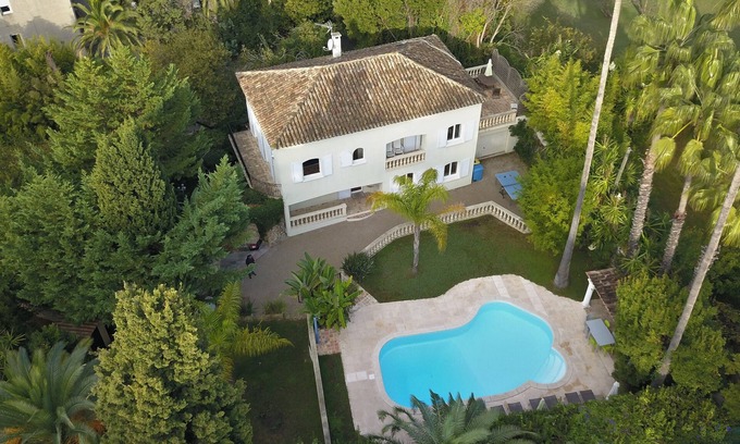 La Croix des Gardes Villa | Villa in Cannes 300 meters form the sea - 5 bedrooms, garden and swimming pool