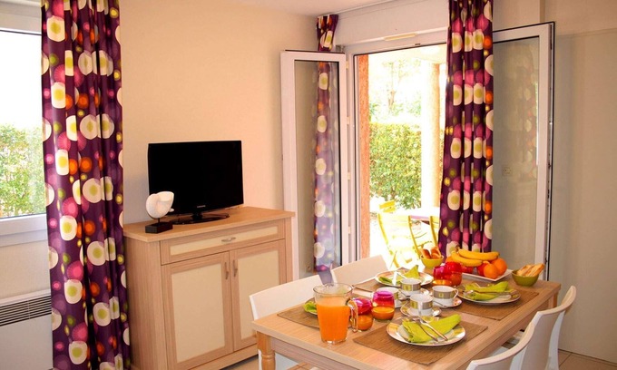 Saint-Cyprien Plage Apartment | Villa in France with Garden and Terrace