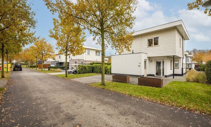 Zeewolde Villa | Villa in Harderwijk with Sauna and Pier