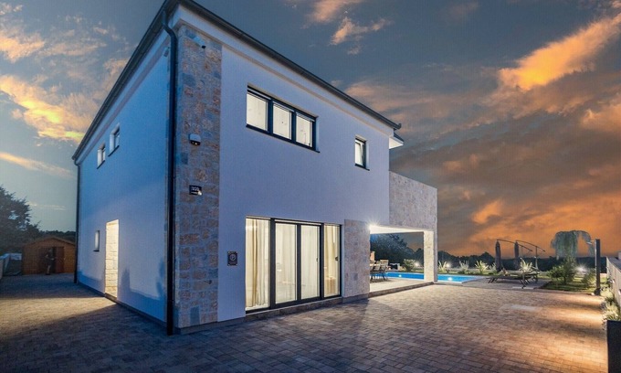 Krnica Villa | Villa in Krnica with Pool near Rock Beach