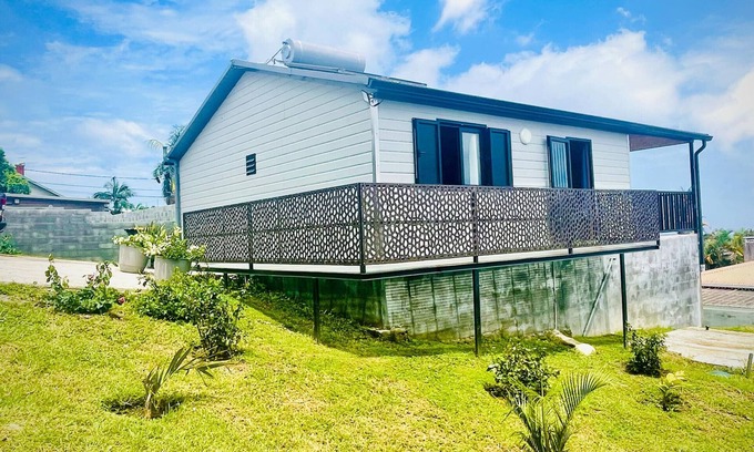 Bras de Pontho Cottage | Villa in Le Tampon with Terrace, 3 Bedrooms, Private Parking, Sleeps 6
