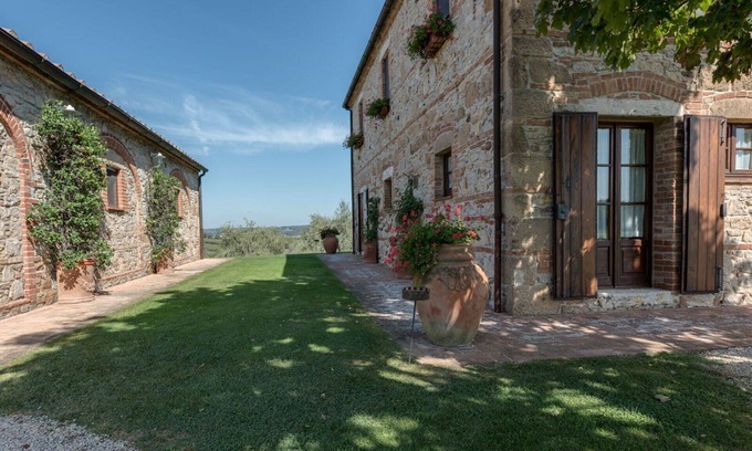 Montepulciano Villa | Villa in Montepulciano with 7 bedrooms sleeps 14