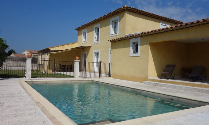 Senas Villa | Villa in Provence-Alpilles-Luberon with care for 2 cats