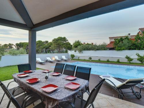 Vinkuran Villa | Villa in Pula near Beach with Private Pool