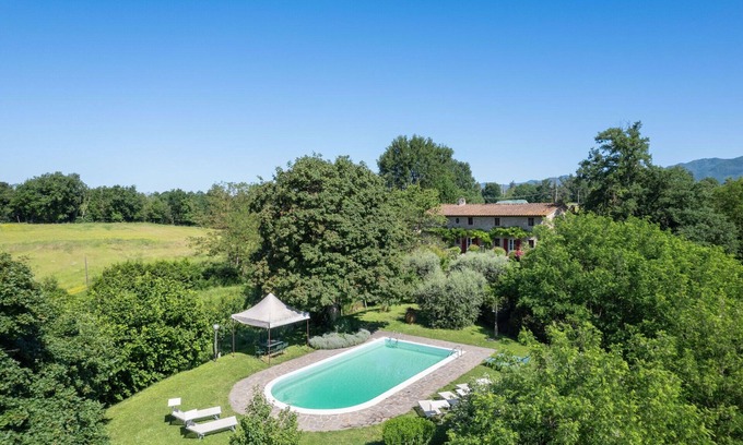 Vicchio Villa | Villa in Rupecanina with 6 bedrooms sleeps 12