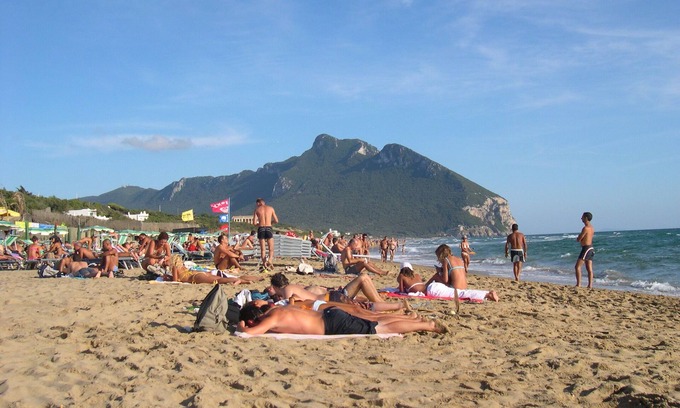 Sabaudia Villa | villa in the center of sabaudia sleeps 6