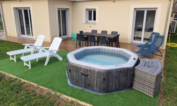 Serbonnes Villa | Villa in the countryside, 1 h from Paris, beautiful walks along the Yonne.