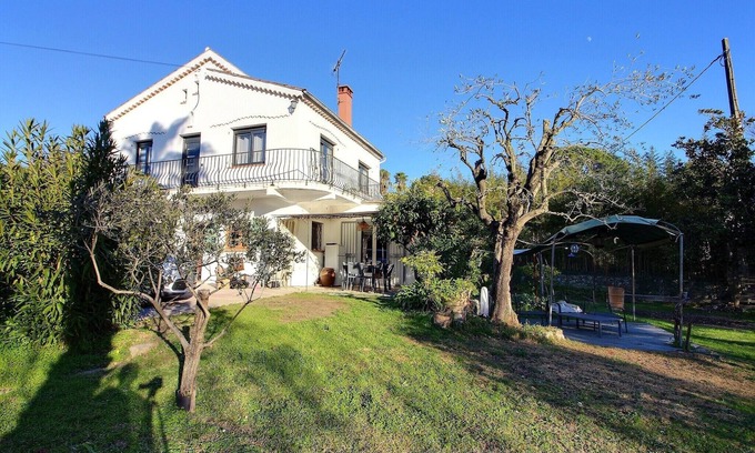 Mougins House | Villa in the heart of Mougins, residential area.