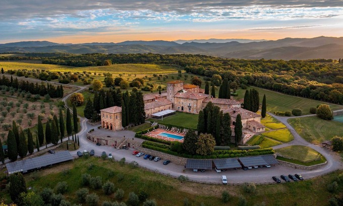 Castelnuovo Berardenga Villa | Villa in Vagliagli with 52 bedrooms sleeps 100