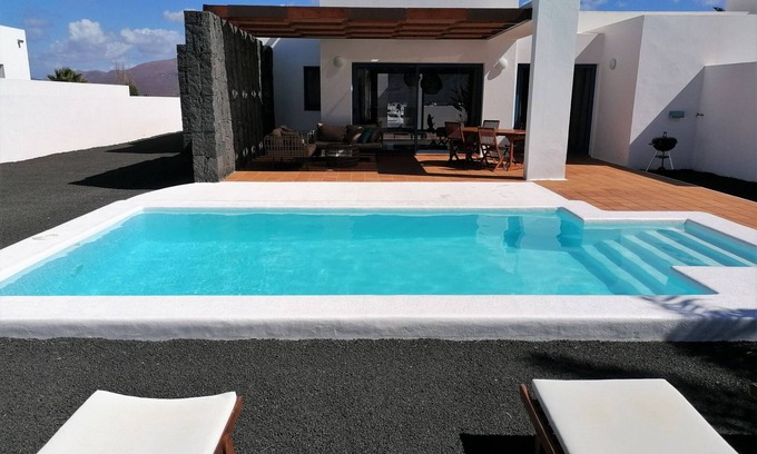 Playa Blanca Villa | Villa Isora