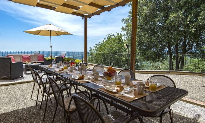 Civitella in Val di Chiana Villa | Villa in Tuscany with Panoramic Pool