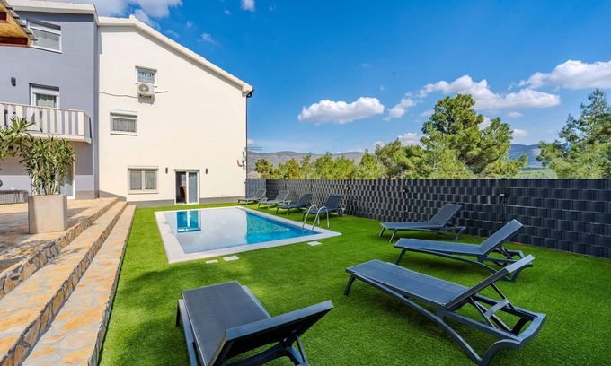 Donji Karin House | Villa Ivanovi Dvori (V3525-K1) - Donji Karin