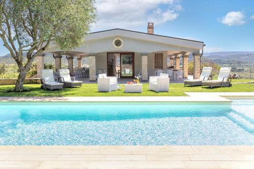 Alghero Villa | Villa Janas Luxury Villa surrounded by large park, swimming pool, parking and Wifi
