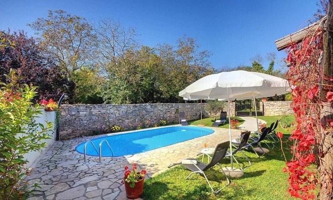 Gracisce Villa | Villa Katherine with Pool and Game Room