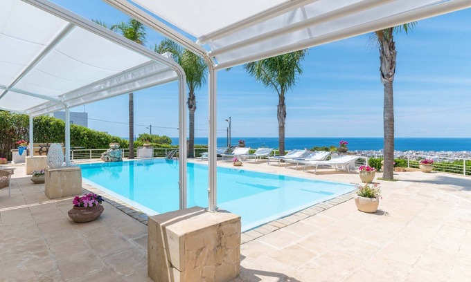 Santa Maria al Bagno Villa | Villa Krailo with jacuzzi an pool Seaview