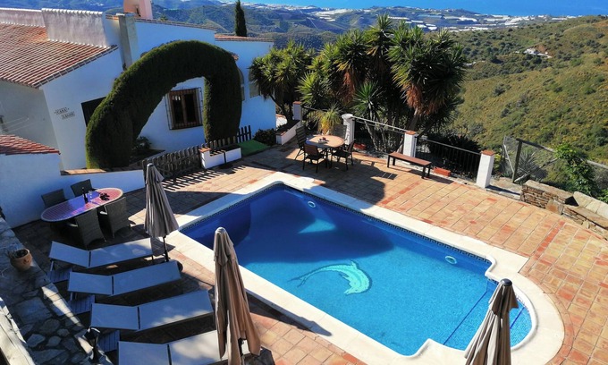 Sayalonga Villa | Villa "La Montaña Del Oro" with Sea View