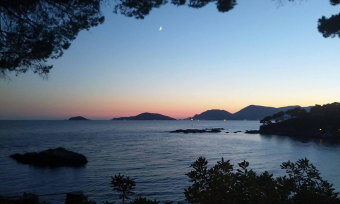 Tellaro House | Villa La Perla consists of 2 separate apartments with direct access to the sea