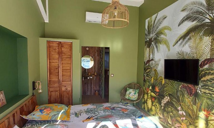 Le Boulou Bed & Breakfast | Villa Label Vue chambres d'hôtes avec piscine au Boulou