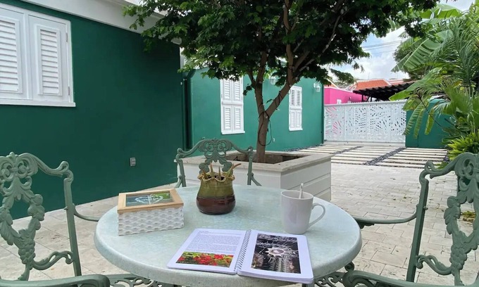 Koralengebied Villa | Villa Lamungras, historic gem in Unesco sitenn