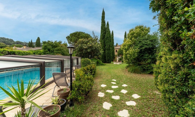 Barbentane Villa | Villa 'Le Colombier - Cambalala' with Mountain View, Private Pool and Wi-Fi